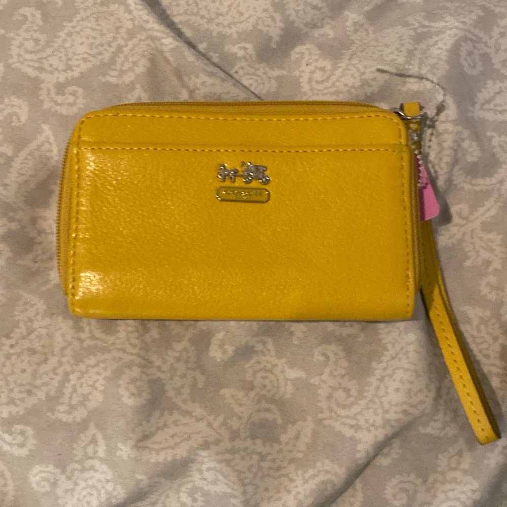 Coach Medium ID Zip Wallet